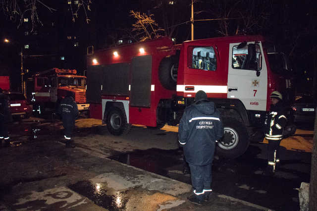 В Киеве на Виноградаре горела 12-этажка