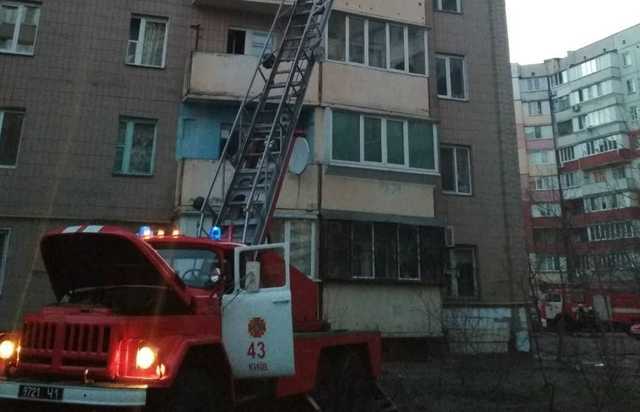 В Деснянском районе Киева горела квартира в многоэтажке