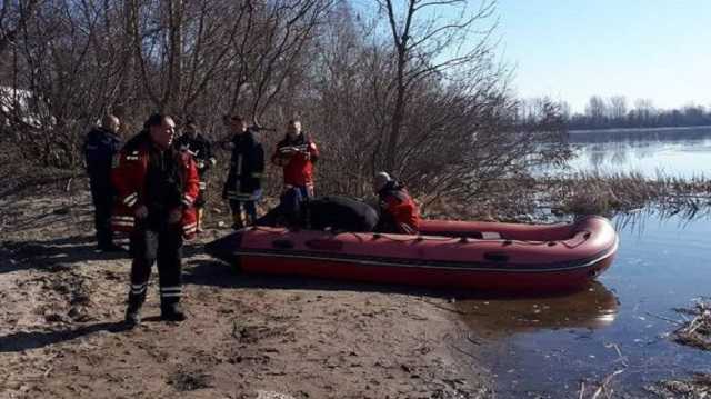 В Киеве на Днепре перевернулась лодка: три человека пропали без вести