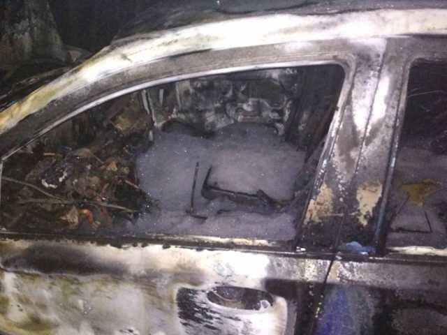 На Харьковщине на трассе сгорел автомобиль