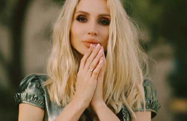 Лобода попросила дочь не забывать корни и похвасталась огромным кольцом