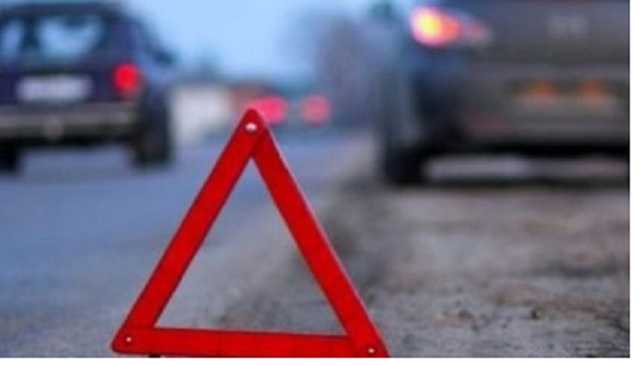 На Северном мосту в Киеве маршрутка врезалась в патрульную машину полиции