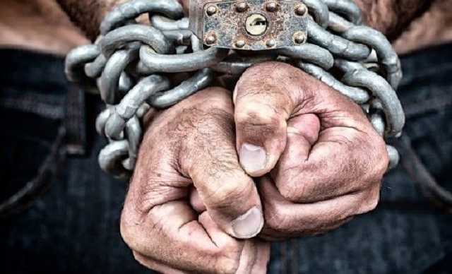 Сделал кляп и приковал цепями: на Донетчине депутат завел раба