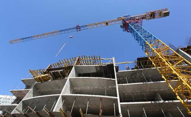 Киевский парадокс: горожане массово эмигрируют, а жильё продолжают строить