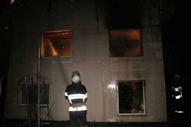 В Киеве до тла сгорел частный дом