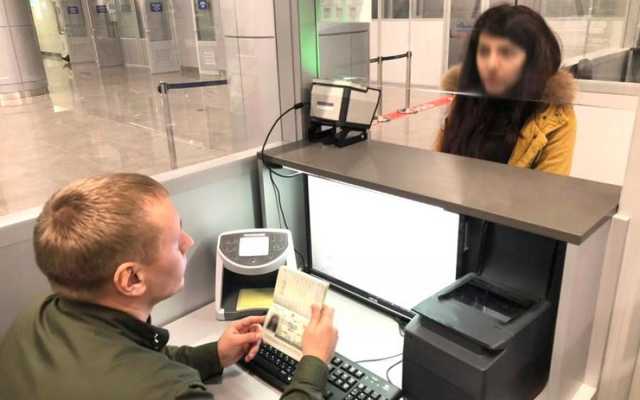 Украину завалило фальшивыми документами: названы расценки