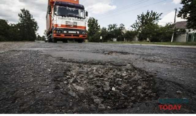 Киев и Харьковская область получат больше всех денег на ремонт дорог