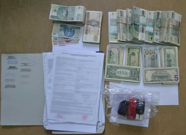 Влада Польщі “накрила” фірму, яка видала понад 3 тисячі липових запрошень для українців