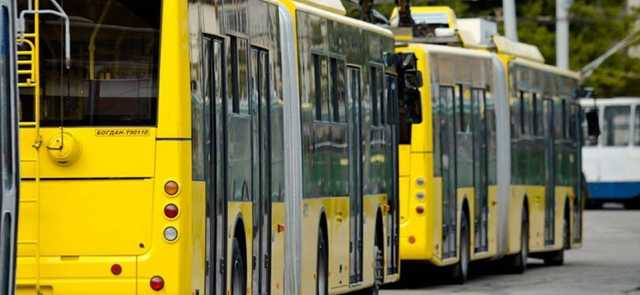 Пугает детей и дерется: агрессивная кондуктор возмутила киевлян