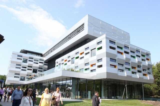 Заробити на дітях: Топ-3 найдорожчих шкіл за сотні мільйонів гривень