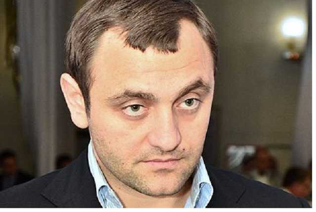 Організатор «тітушок» заявив, що його не затримували у Франції