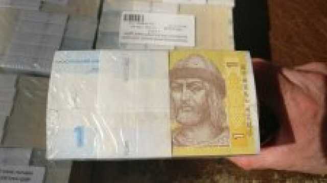 24 кг купюр по 1 гривне: киевлянин пытался отправить контрабанду в Гонконг