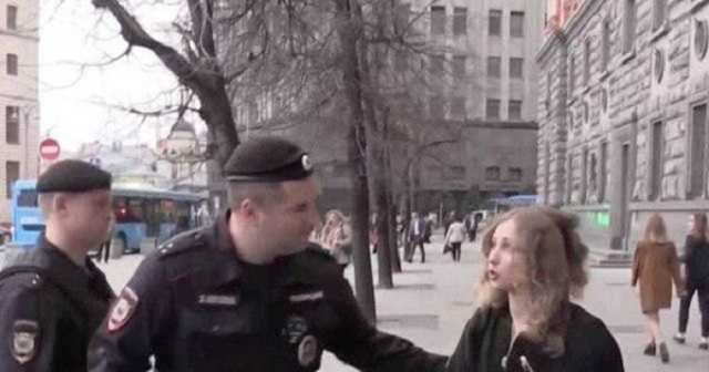 В Москве активистку Pussy Riot задержали на акции в защиту Telegram