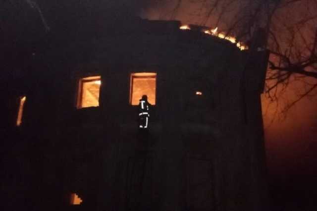 Под Харьковом огонь уничтожил деревянный памятник архитектуры - усадьбу Шидловских