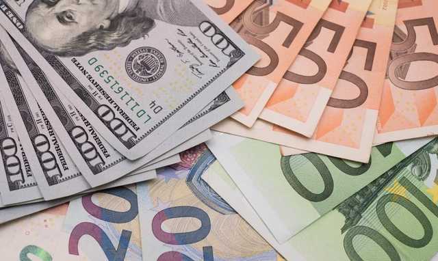 Доллар подешевел, а евро подорожал в курсах Нацбанка на 17 апреля