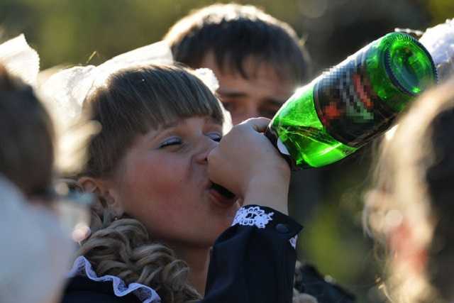 В Кременчуге двое школьников упились до полусмерти