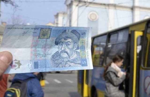 "Машины ждут, чтобы возить ваши вонючие задницы": перевозчик грубо оскорбил пассажиров