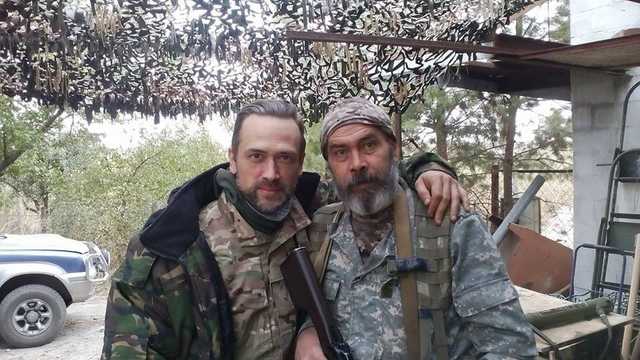 Небритый и с гранатой: появились новые фото Пашинина в зоне АТО