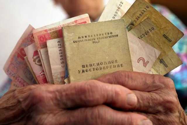 Пенсии в Украине могут повысить на 200 грн: как пересчитают