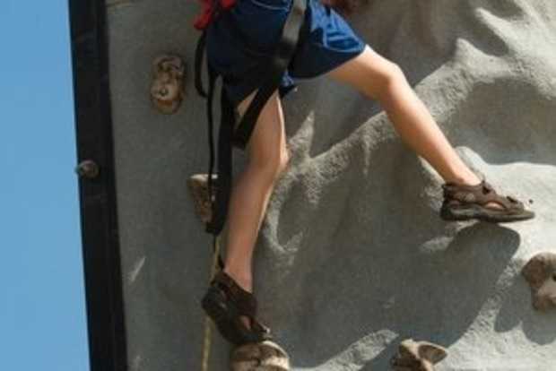 ЧП в Крамоторске: 10-летний ребенок сорвался со скалодрома