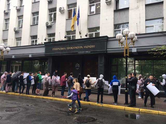 Янукович и Пшонка ушли, а их «клоуны - коррупционеры» остались