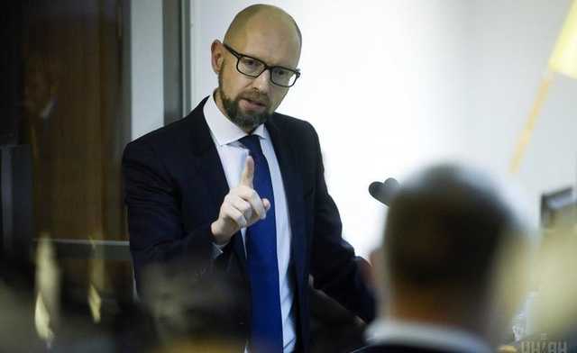 Яценюк уверен: Онищенко «врет» в интересах Кремля