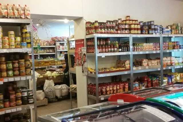 Гнилье и разбитые яйца: украинцам показали, что им продают