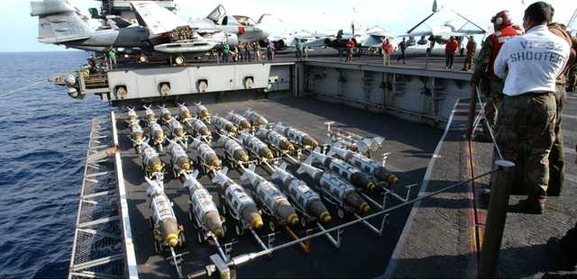 США могут оставить авианосец в Средиземном море из-за России