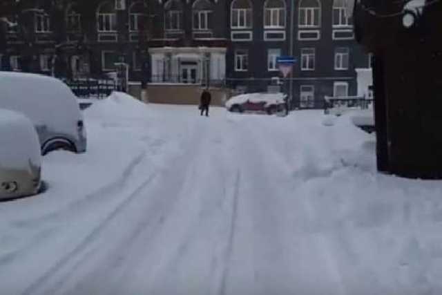 "Пошел отгребать!" На Россию внезапно обрушился снегопад