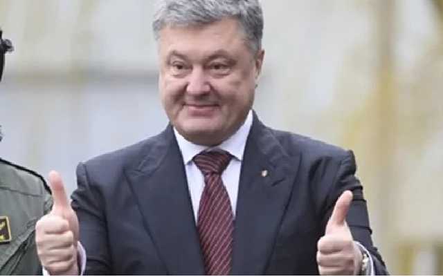 Порошенко: Константинополь начал процедуры для объединения украинской церкви