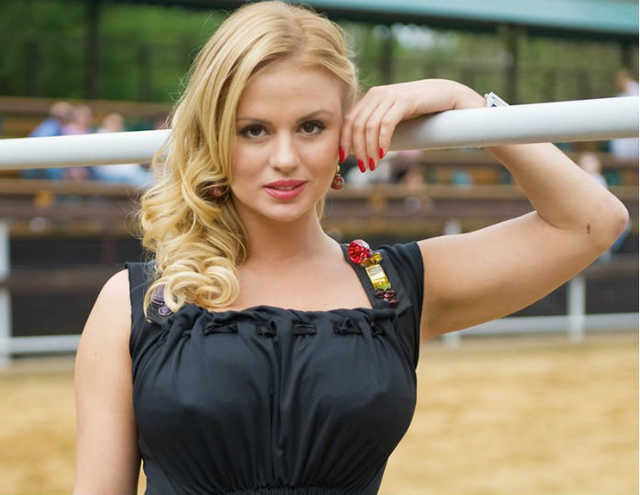 Известная российская певица засветилась в оккупированном Крыму