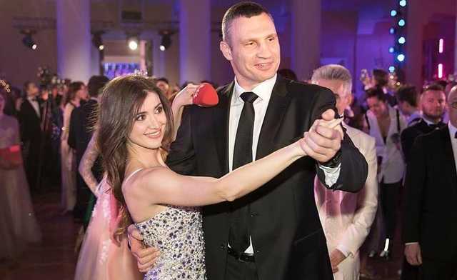 Об объявлении траура никто в столице не думает - Высоцкая