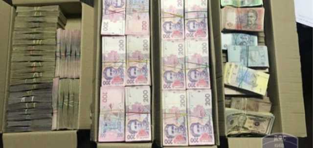 В Киеве два конвертцентра отмыли свыше 410 млн грн