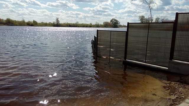 "Болгарка и вперед": под Киевом жители объявили "войну" экс-прокурору
