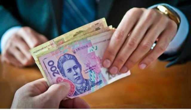 Курс валют позволил расслабиться, но цены на АЗС нанесли удар