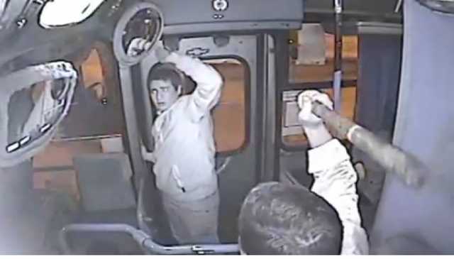 В Киеве водитель маршрутки избил пассажира битой