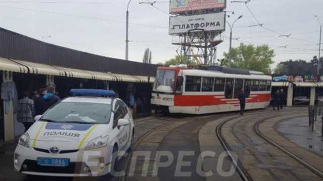 В киевском трамвае кусок ходовой пробил пол и сломал пенсионерке ногу