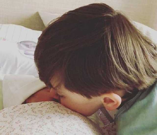 Дружина Омеляна показала фото новонародженої доньки