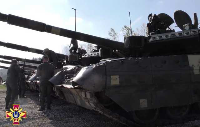 Украинские военные с БТР и Т-84 прибыли на учения Combined Resolve Х