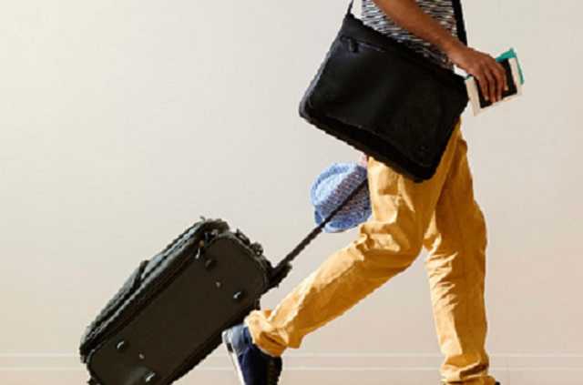 Уезжают целыми селами: куда и какими зарплатами заманивают украинцев