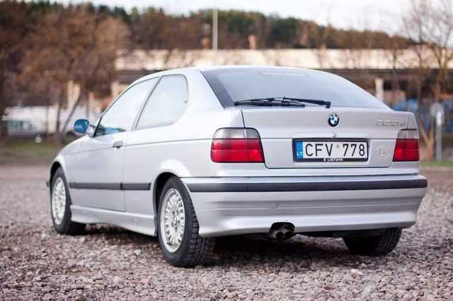 Чому авто на “євробляхах” такі дешеві