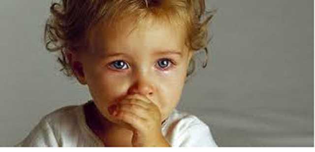 На Херсонщині батьки морили голодом та били двох маленьких дітей (відео)