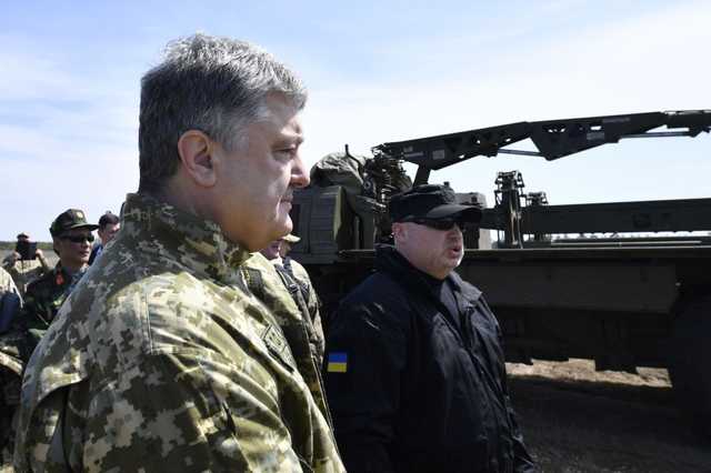 Высокоточное оружие на службе ВСУ: Порошенко дал оборонпрому приказ