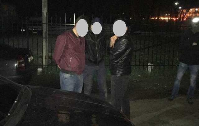 В Киевской области трое полицейских сбывали амфетамин и вымогали у клиентов взятки