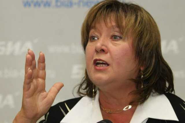 Националисты облили кефиром Наталью Витренко