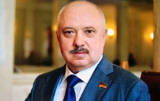 Депутат Развадовський, який мужньо захищав Януковича у фракції, отримав від Порошенка черговий Орден – Томенко