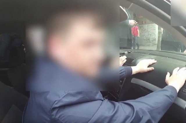 Суд арестовал пойманного на крупной взятке СБУшника с залогом 1,2 млн