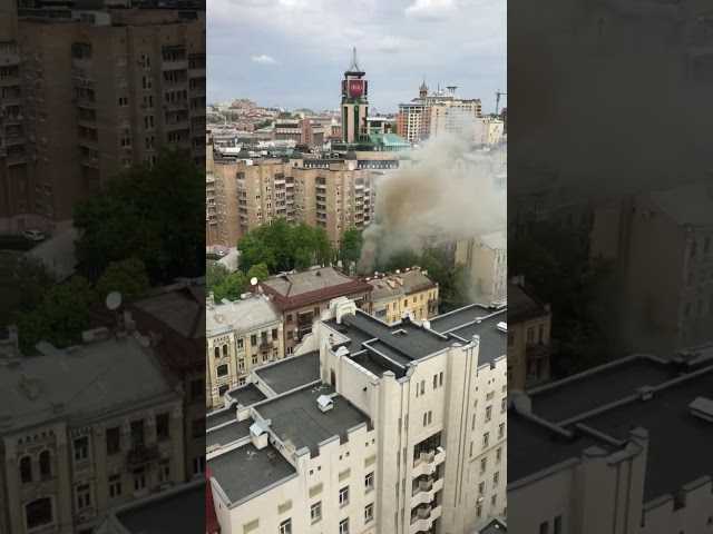 В Киеве на улице Шота Руставели загорелось кафе
