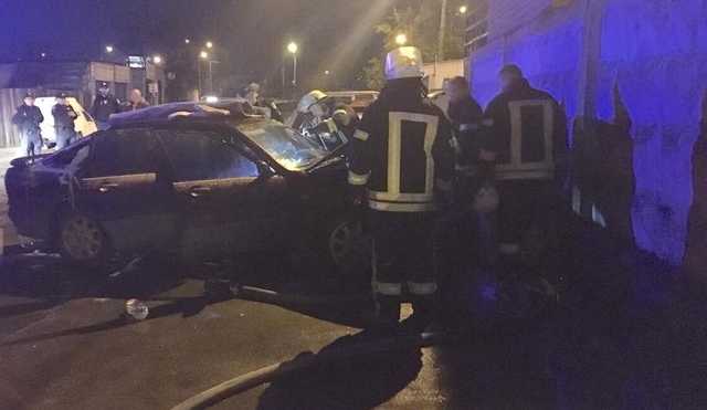 В столице у здания "Киевавтодора" неизвестные сожгли Mitsubishi