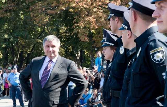 СБУ задержала подчиненного Авакова на получении $10 тыс. взятки